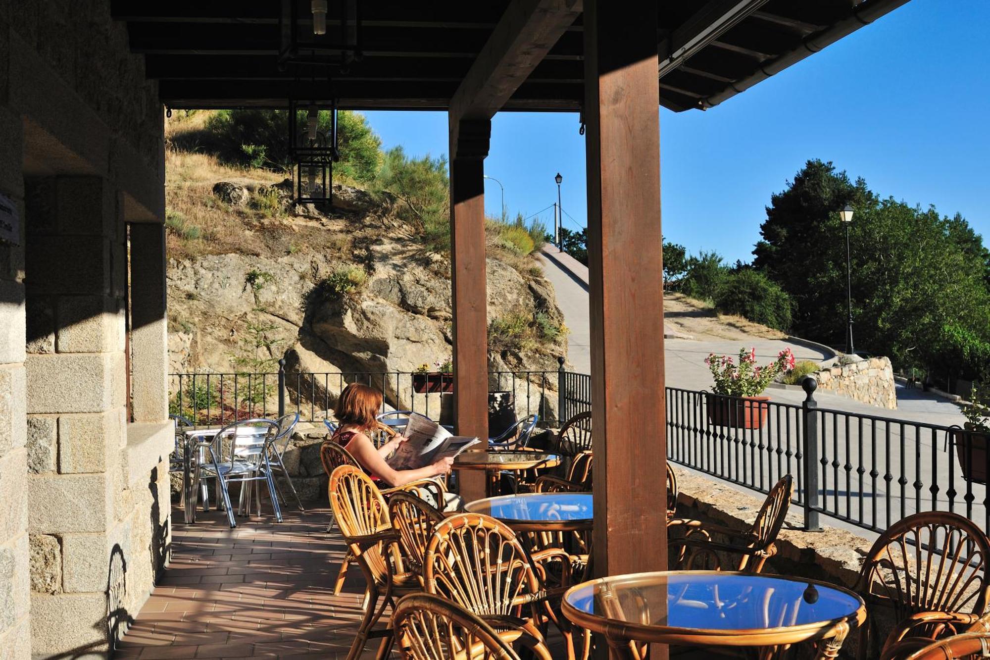 Hotel Rural Y Restaurante, Rinconcito De Gredos Cuevas Del Valle Exterior photo
