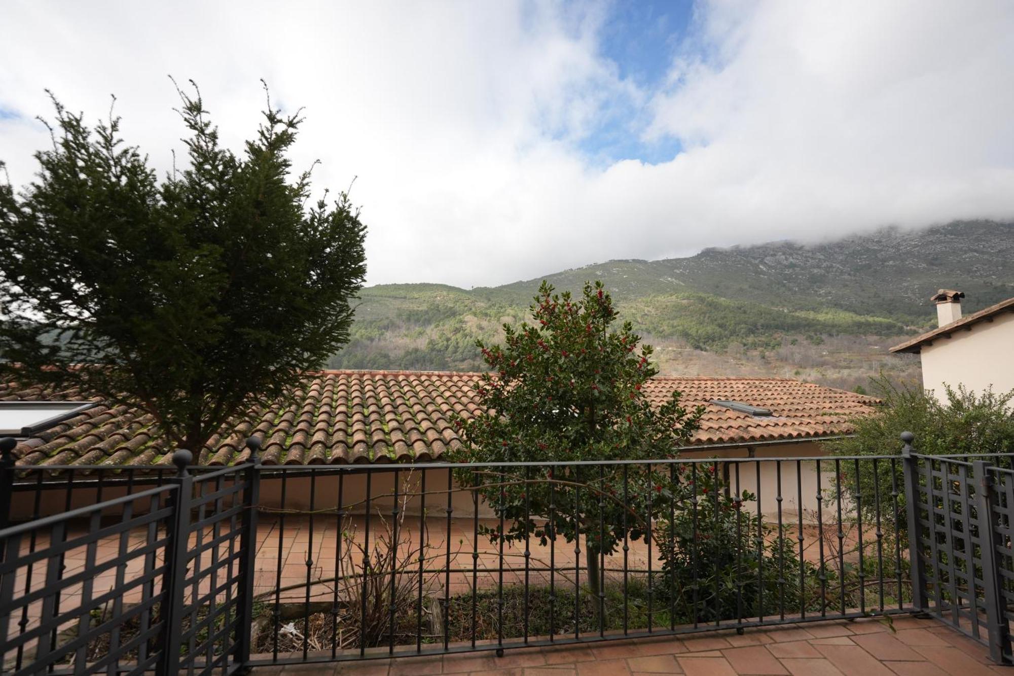 Hotel Rural Y Restaurante, Rinconcito De Gredos Cuevas Del Valle Exterior photo