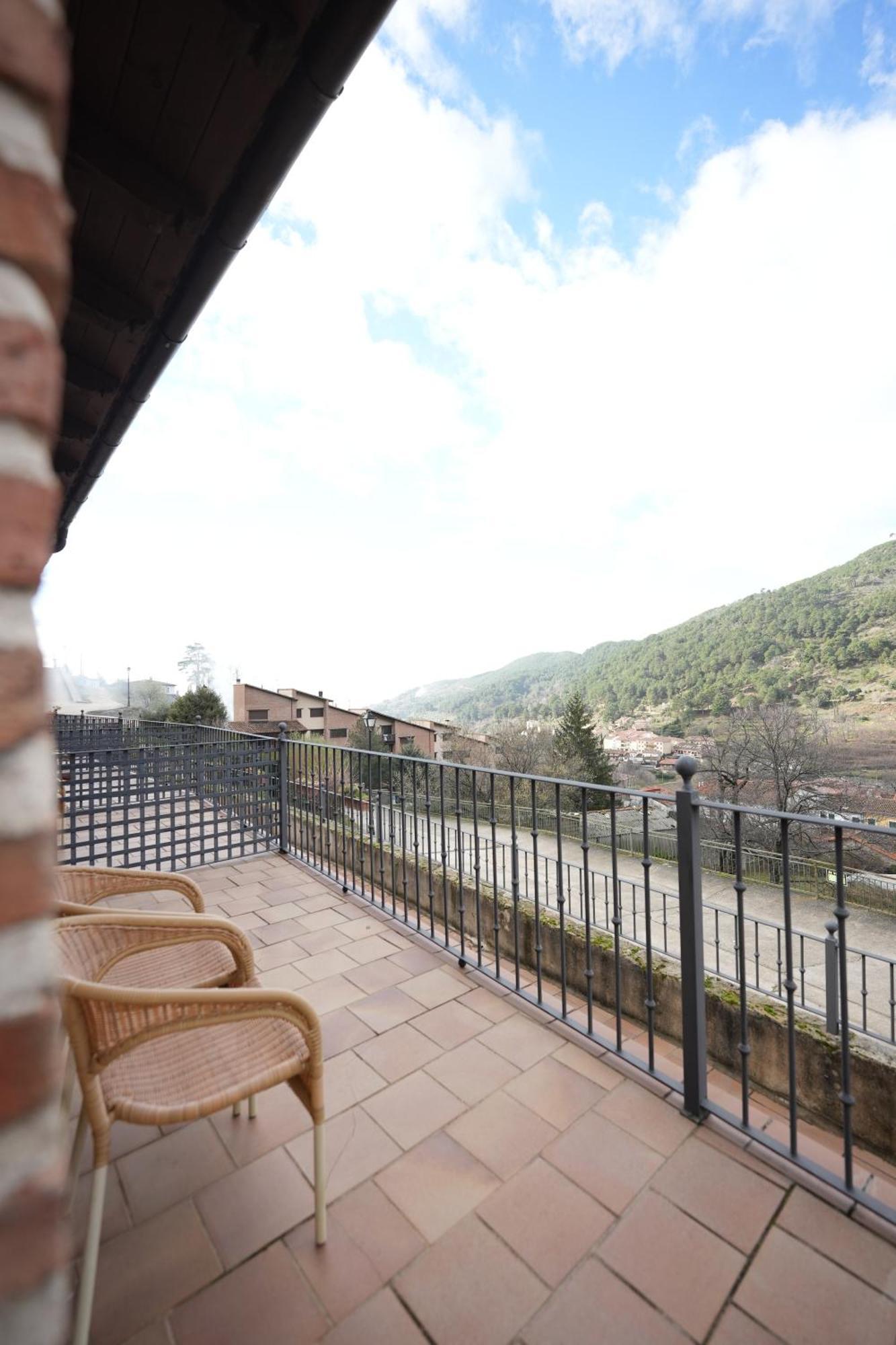 Hotel Rural Y Restaurante, Rinconcito De Gredos Cuevas Del Valle Exterior photo